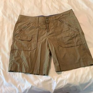 ATHLETA LADIES CUFFED SHORTS